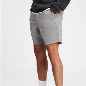 SALE 🎉NWT Men’s GAP Flat Front Gray Shorts